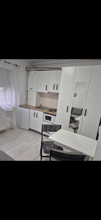 Închiriez garsoniera