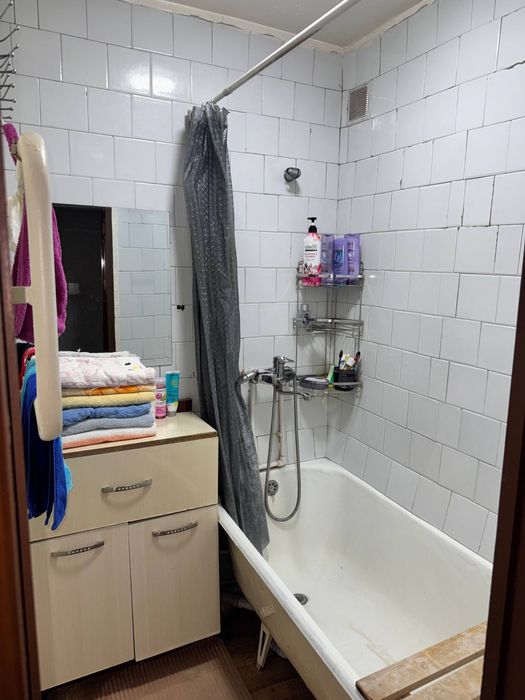 Сотлади 2 хона ибн сино