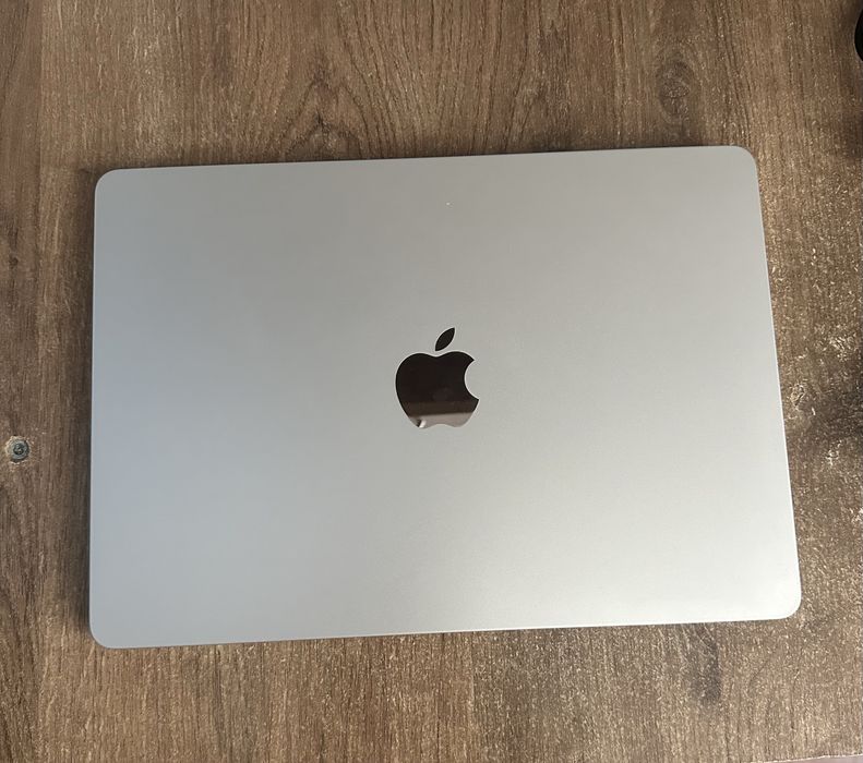 Продам Macbook M2 2022