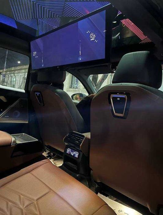 BMW i 5                                                        .