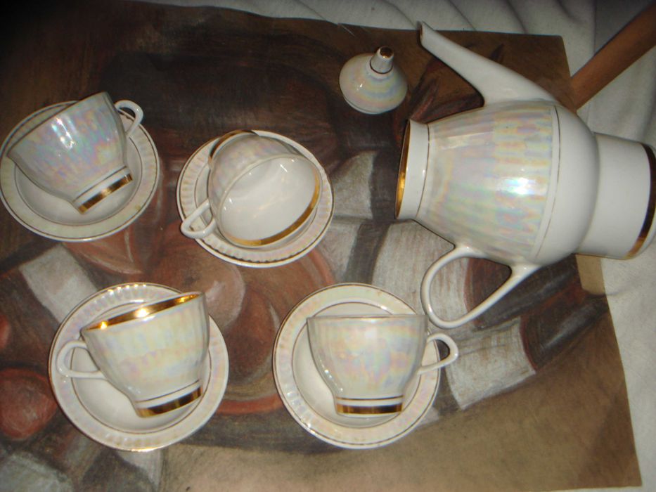 Набор СССР для кофе 4-ре чашки и кофейник отличное состояние