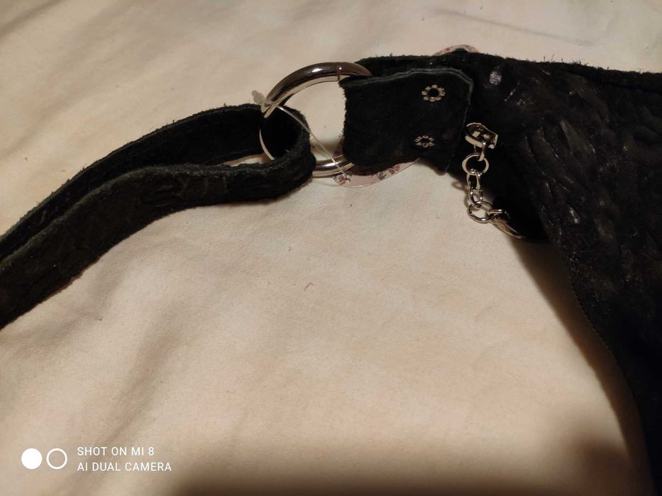 Черна дамска чанта от велур, голяма