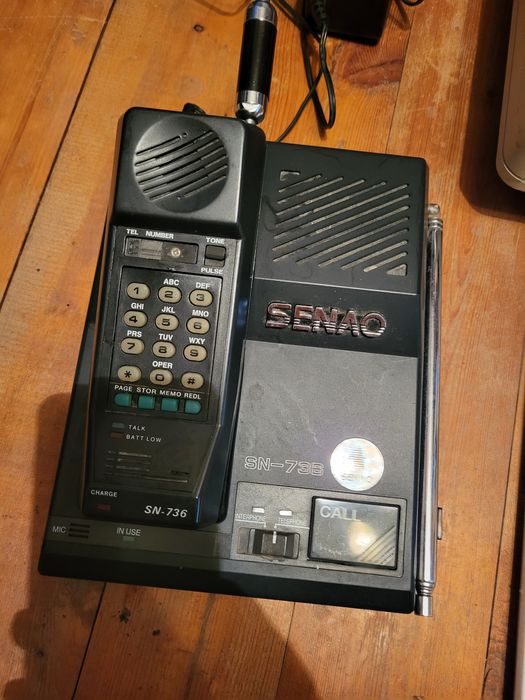 Аналогова телефонна централа и сателитни телефони