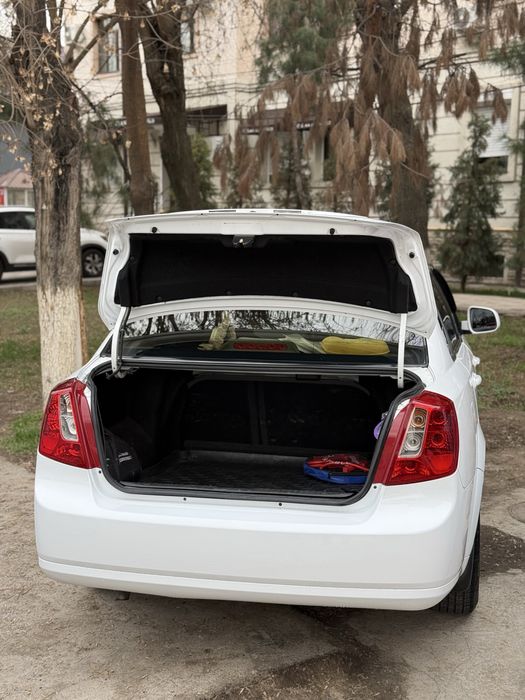 Chevrolet gentra sotiladi