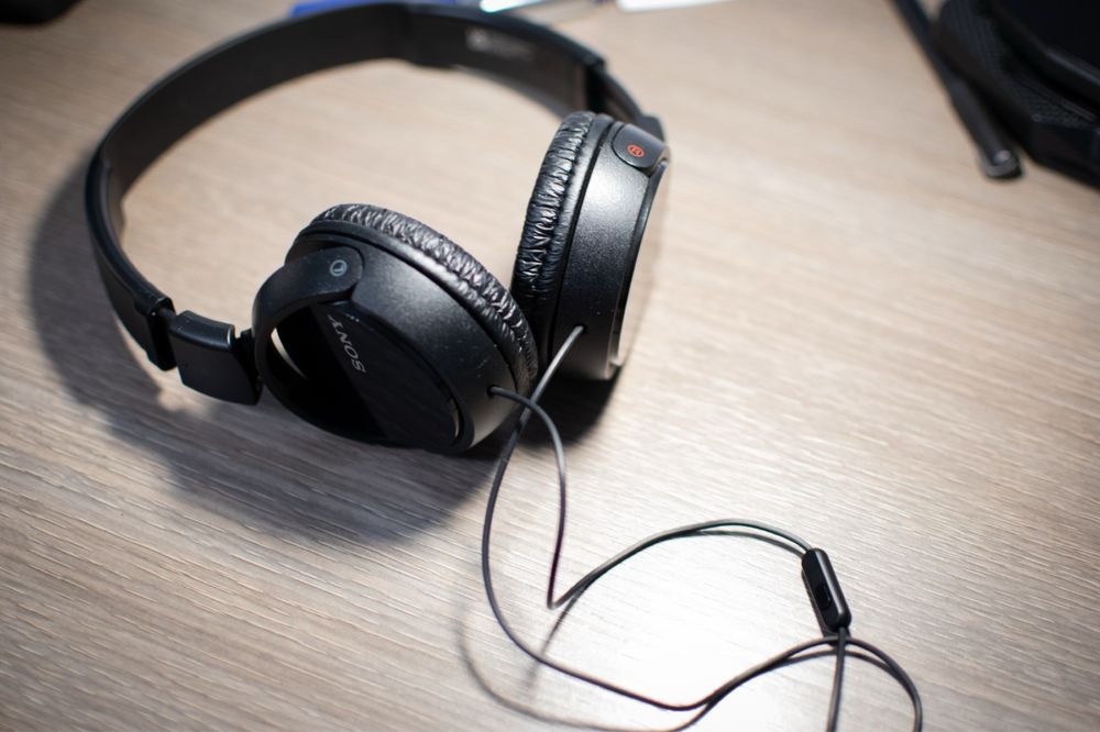 Căști on-ear cu fir Sony MDR-ZX110