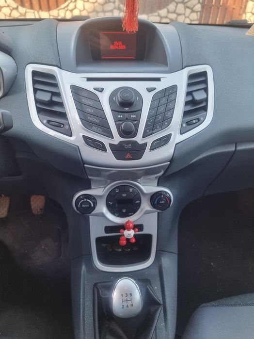 Vând Ford Fiesta an 2010