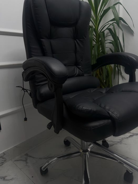 Кресло с массажем кожа новый