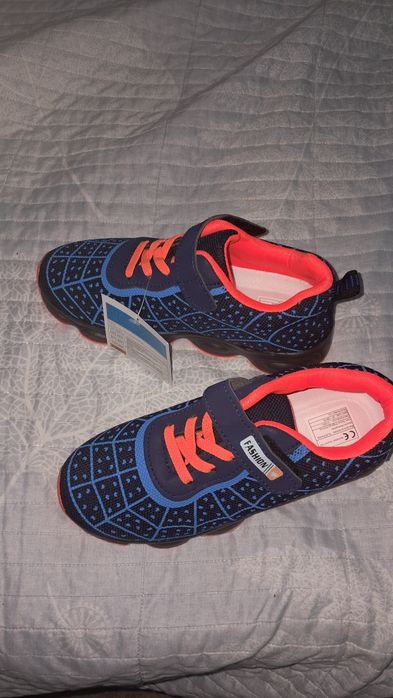 Продам кроссовки