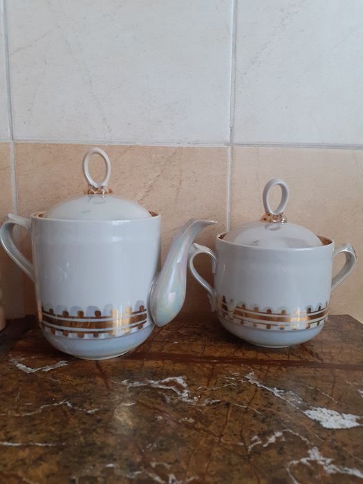 Продам  разную посуду.