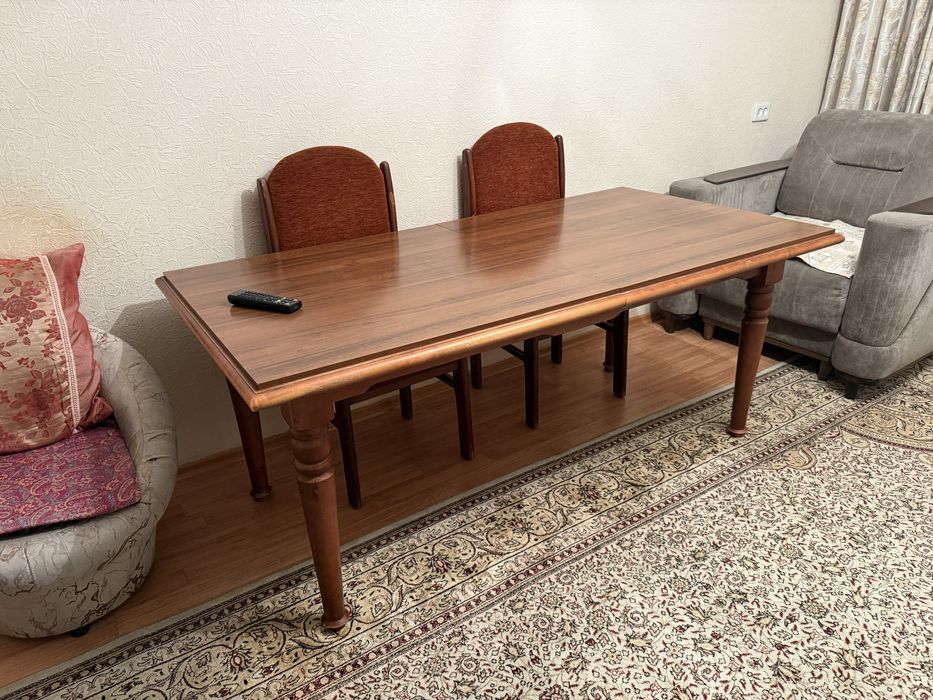 Продам стол и кресло со стулями