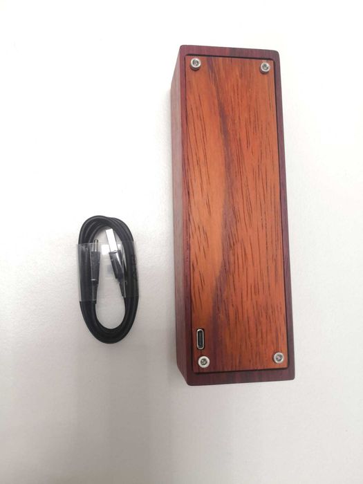 Ceas birou cu tuburi nixie din lemn de padauk african-cadoul perfect