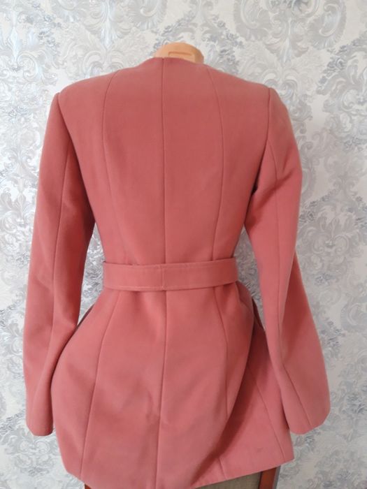 Продам пальто 42 размер