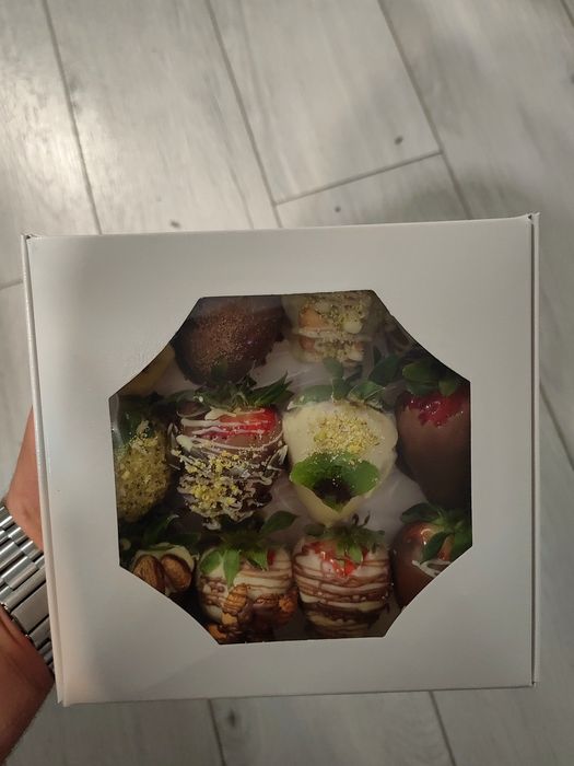 Шоколадови ягоди, подарък за любим човек