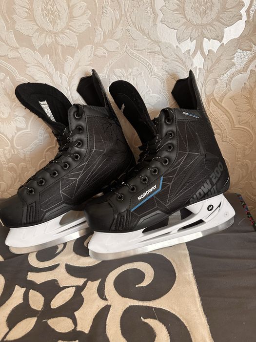 Хокейные коньки, 40 размера