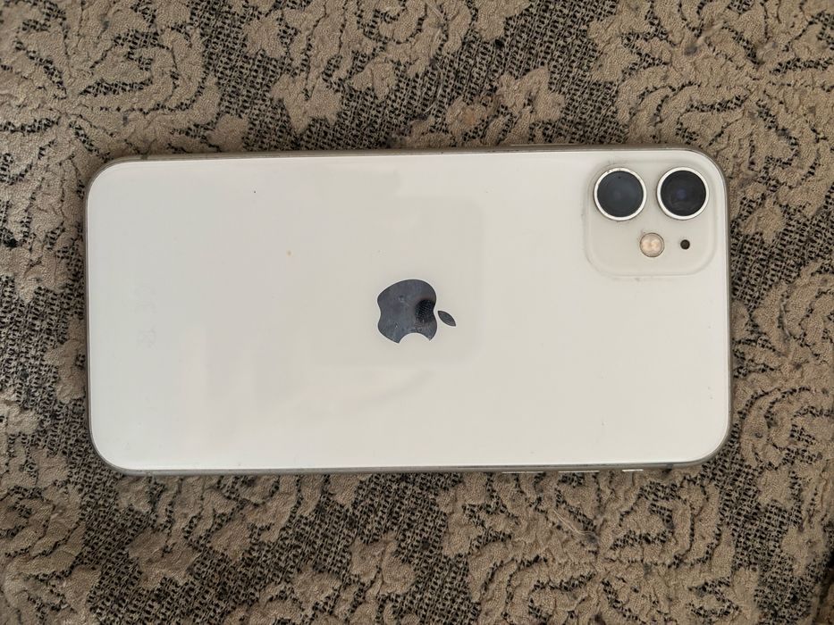 Продам айфон 11