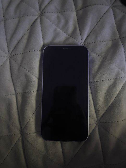 Iphone 12 64 GB .