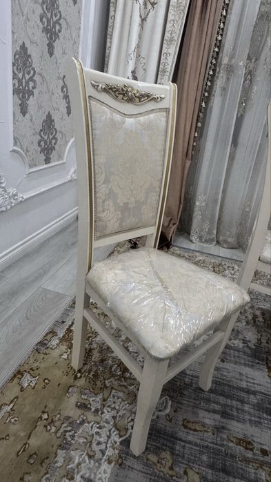 Стол орындығымен