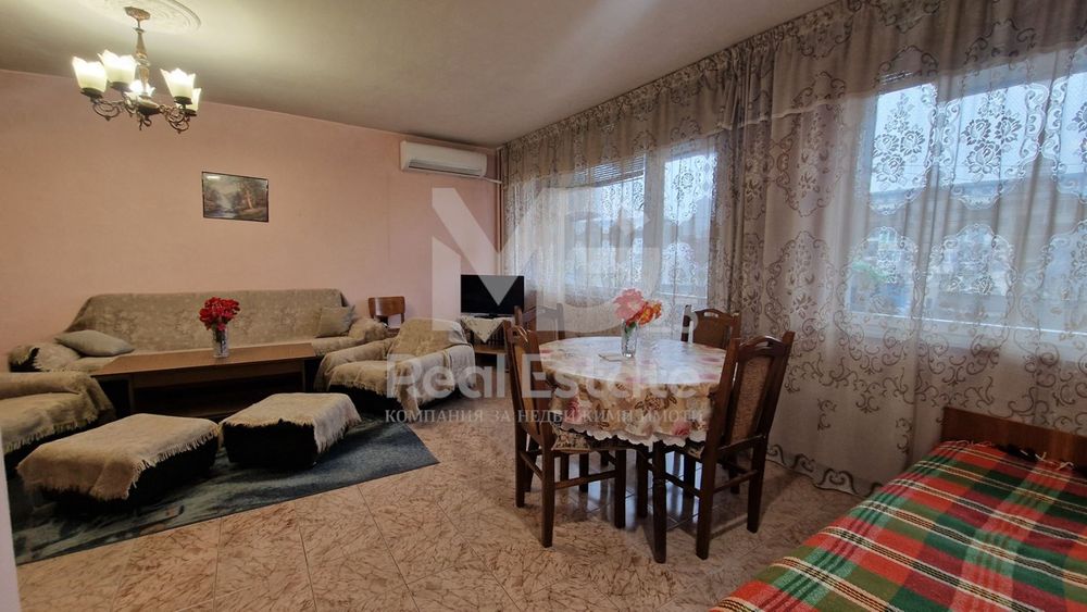 Многостаен апартамент до Хотел Хилтън