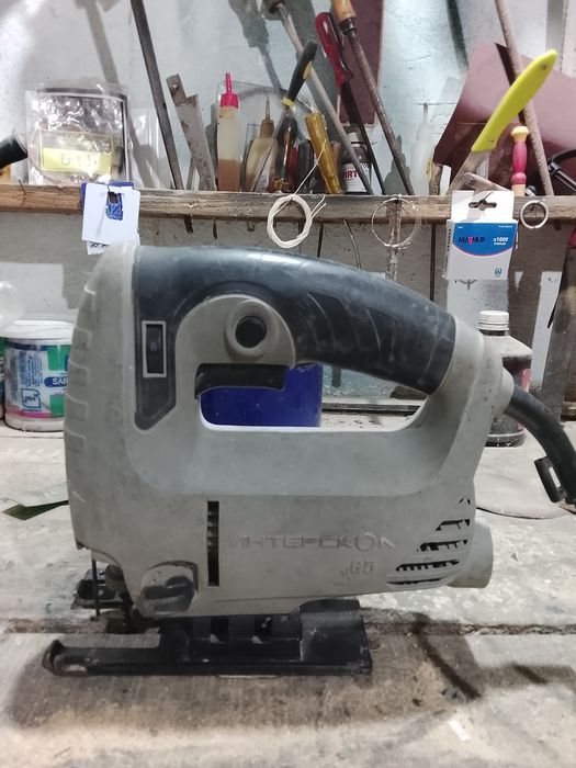 Лобзик                                     .