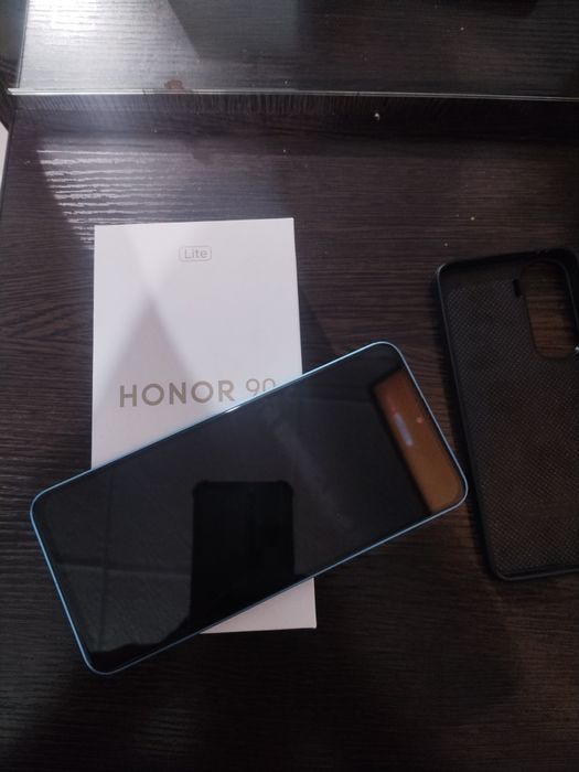 Продам хонор телефон