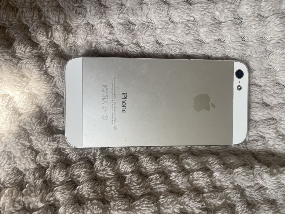 продается айфон 5  срочно!