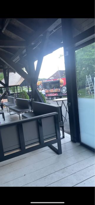 Mese cocktail si canapele pentru evenimente