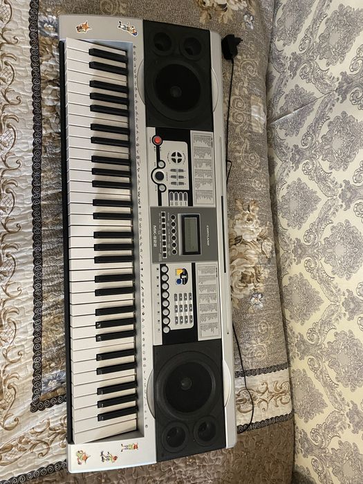 Продается Синтезатор.