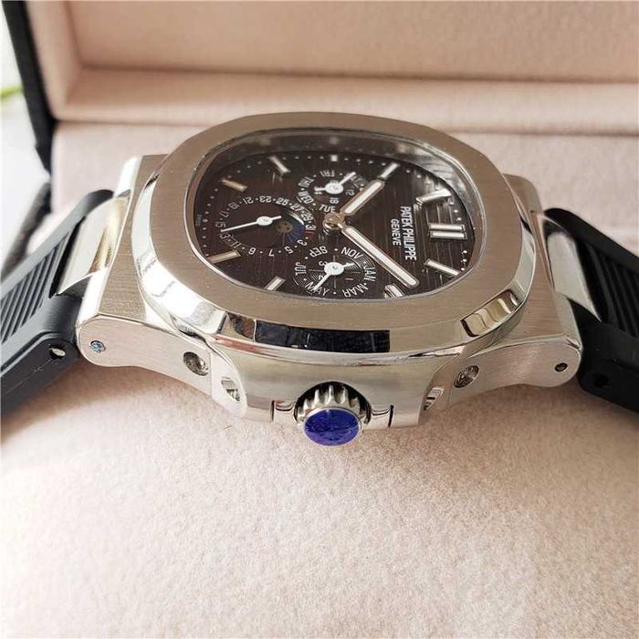 Мъжки часовник Patek Philippe Nautilus с автоматичен механизъм
