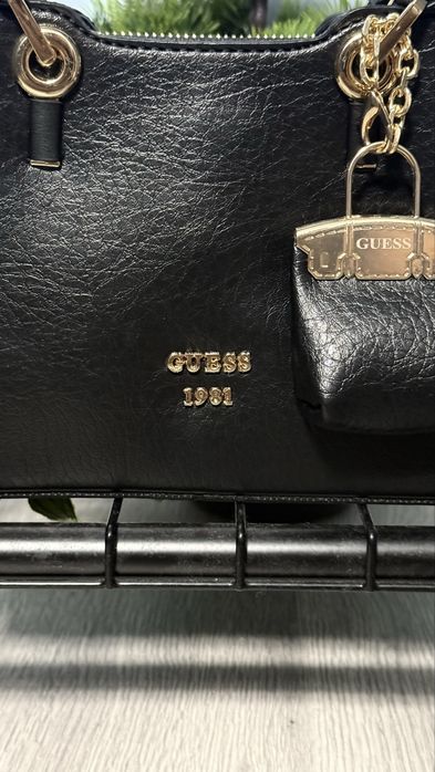Guess дасмка чанта