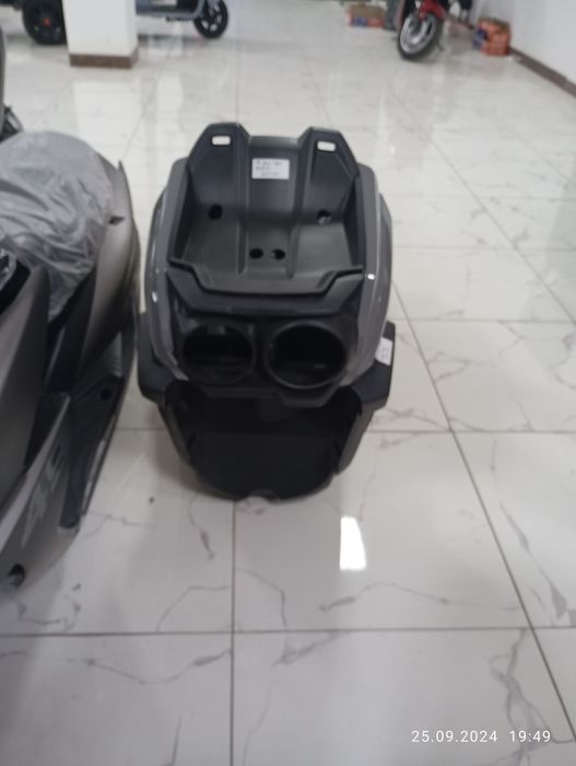 Skuter plastiklari bor va zapchastlari