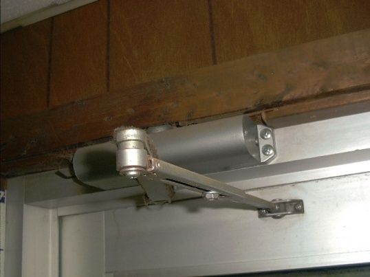 Даводчики для двери .