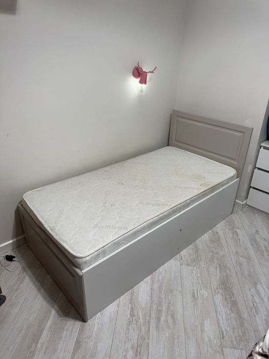 Продам  кровать б/у 90×160