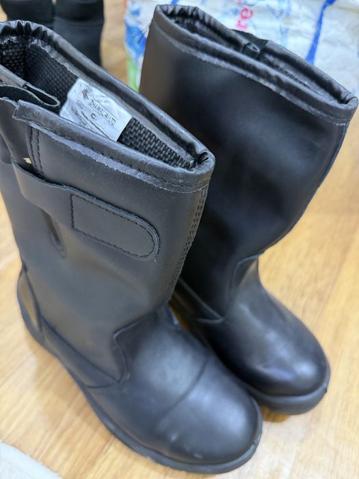 Сапоги рабочие 41 р-р,46шт разные варежки