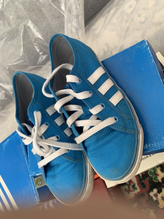 Разная сопртивная обувь детская