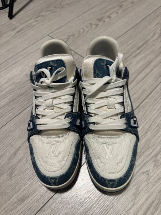 Кроссовки в стиле LV