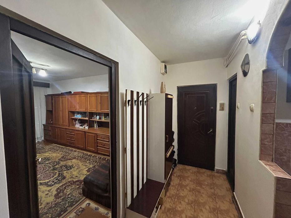 Apartament 3 camere de vânzare -spațios, luminos, balcon mare - str. Cutezanței