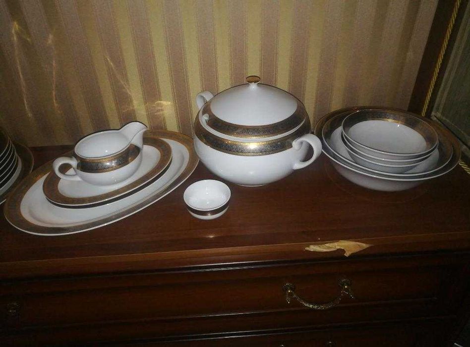 Сервизы чайный и столовый