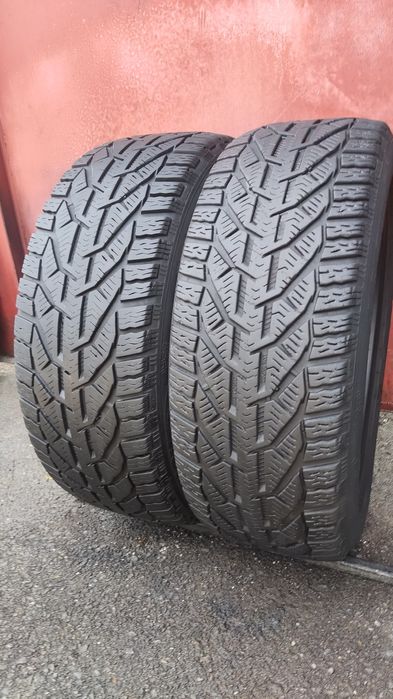 2бр. зимни гуми 205/50/17 Kormoran 
dot21
7.5mm
Много добро състояние