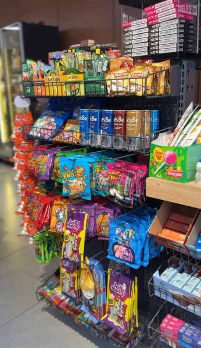 Стеллажлар сотилади