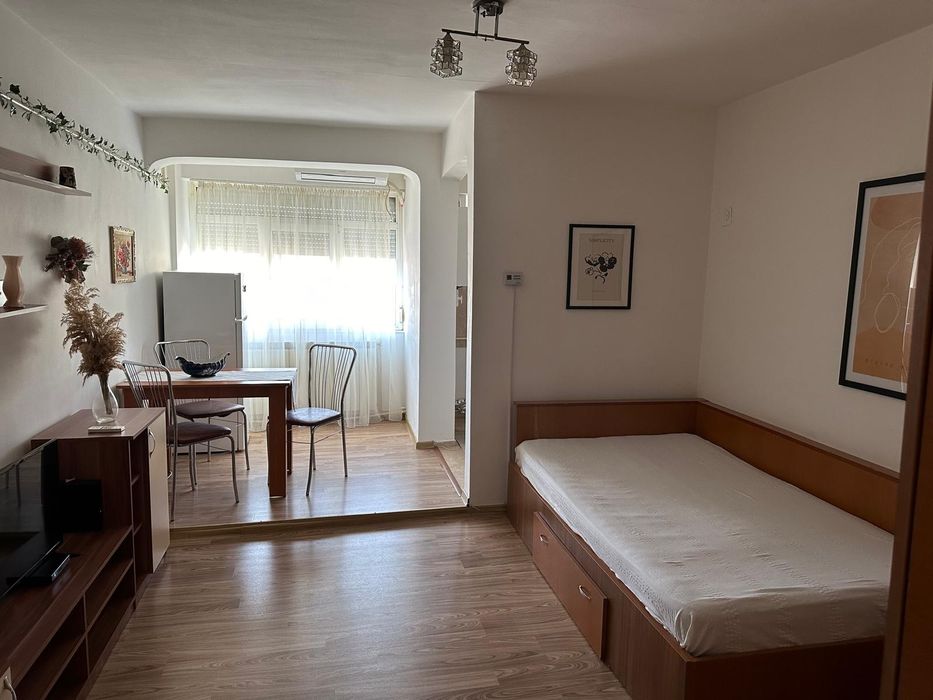 Închiriez garsonieră confort I