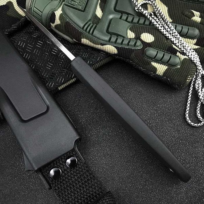 Малък тактически нож