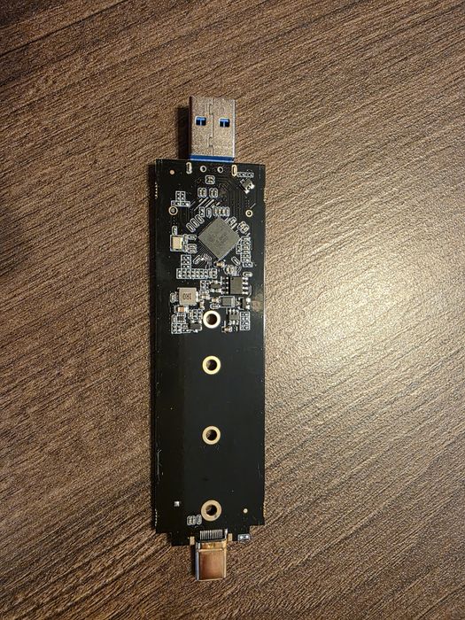Адаптер с 512gb  NVMe disk към usb A/usb C