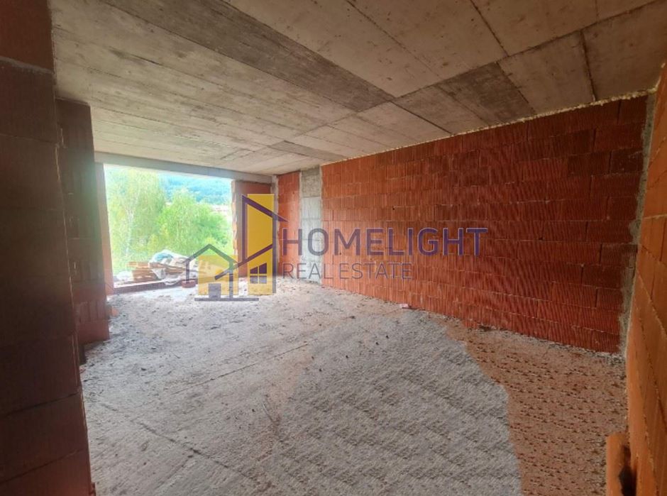 Тристаен апартамент в кв. Бояна