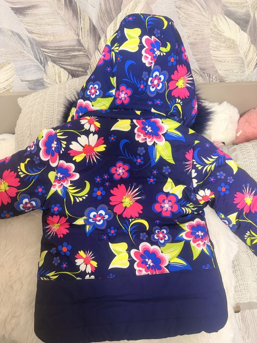 Продам куртку на девочку