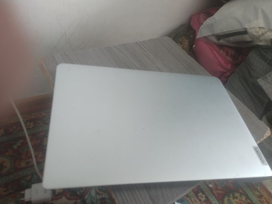 Lenovo ideapad 1