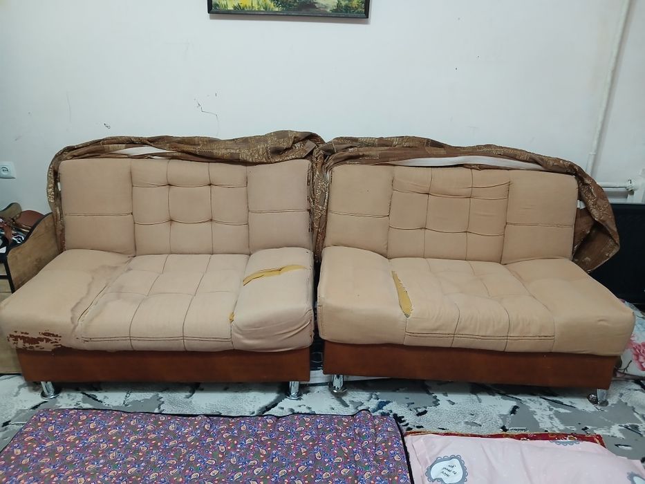 Отдам даром диван.