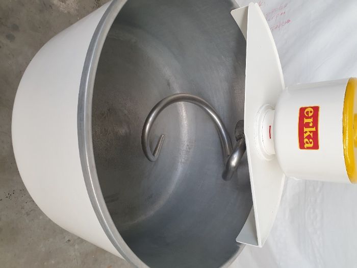 Продавам немска спирална двускоростна тестомесачка Erka 240литра