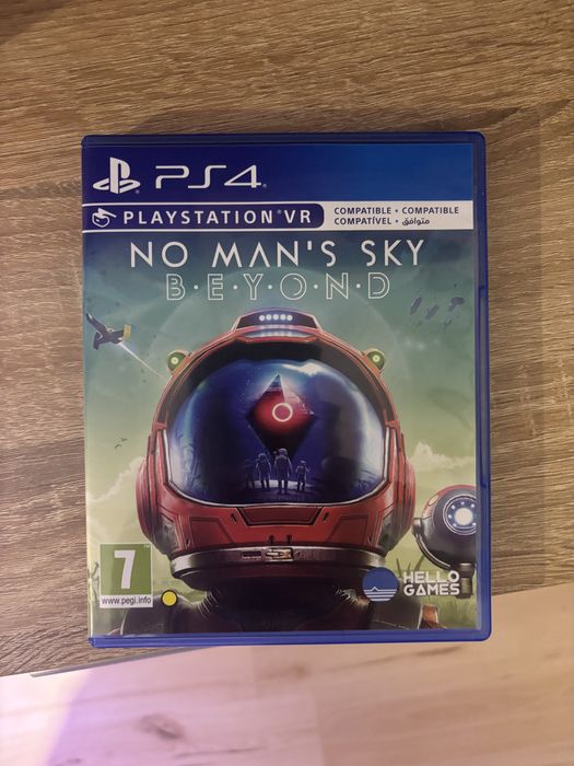 Playstation 4 + Два джойстика и три игри