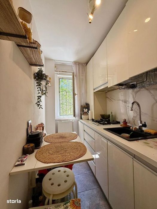 Apartament 3 camere semidecomandat, 57 mp, zona Craiovita-Noua