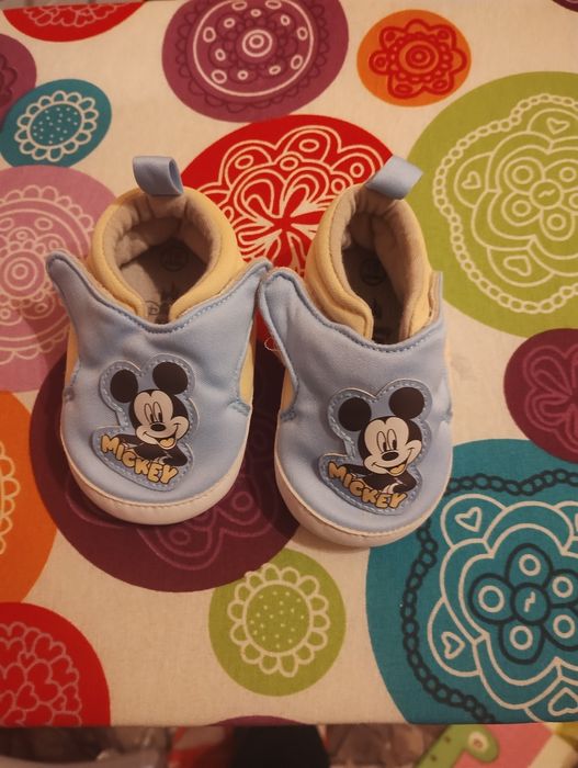 Бебешки дрешки и буйки